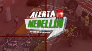 Alerta Medellín, Sujeto de una carreta es visto arrojando artículos uno reciclables en la calle